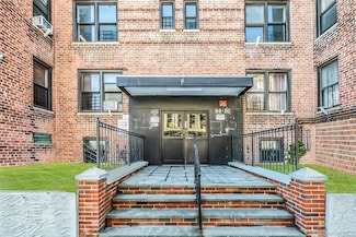 88-30 182nd St Unit 4D, Jamaica, NY 11423
