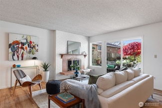 2858 32nd Ave W Unit 106, Seattle, WA 98199