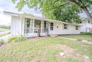 403 Arthur St, Clay Center, KS 67432