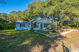 1063 S Pinckney St, McClellanville, SC 29458