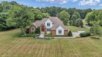 1 Eastwood Dr, Milan, OH 44846