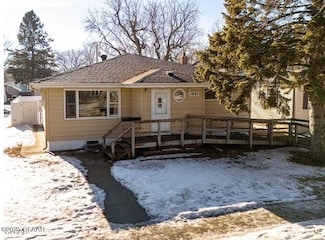 1805 5th Ave N, Grand Forks, ND 58203