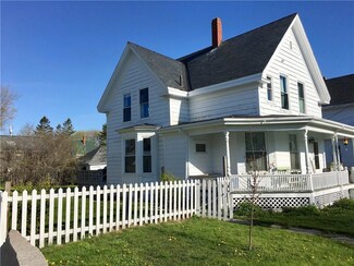 18 Carver St, Vinalhaven, ME 04863