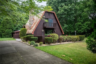 12 E Patricia Dr, Transfer, PA 16154