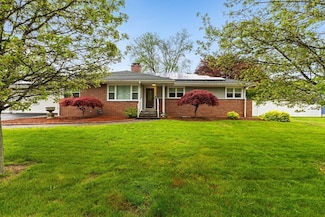 216 Hinchey Ln, Somerset, MA 02726