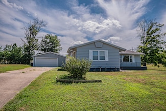 647 Dawson Dr, Paris, MO 65275