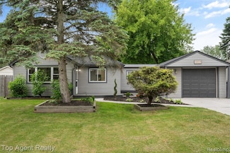 38479 Albert Blvd, Clinton Township, MI 48036