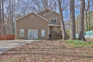 585 Lake Dr, Snellville, GA 30039