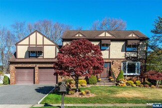 7 Winfield Ct, Fairfield, NJ 07004