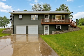 7812 Wieneke Cir, Cedar Rapids, IA 52404