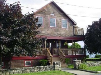 2 H St, Hull, MA 02045