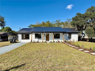 300 W 6th St, Frostproof, FL 33843