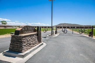 4 Jackpot Ct, Los Lunas, NM 87031