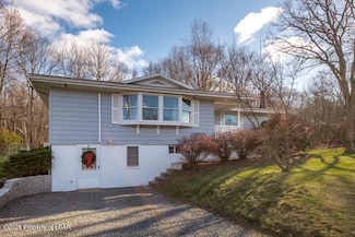 552 Woodlawn Ave, Mountain Top, PA 18707