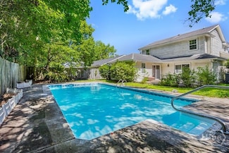 13 Tara Manor Dr, Savannah, GA 31406