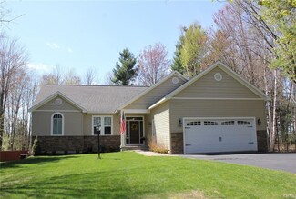 20355 Morin Ln N, Sackets Harbor, NY 13685