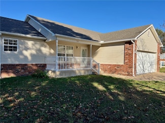 502 Akron St NE, Gravette, AR 72736
