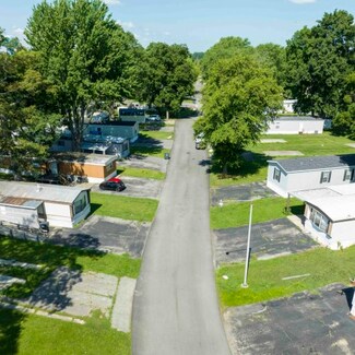 27 Crestwood Dr Unit 5, Middletown, IN 47356