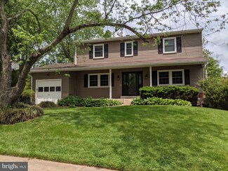 1302 Shallow Ford Rd, Herndon, VA 20170