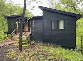 5319 NW Bluff Way, Parkville, MO 64152