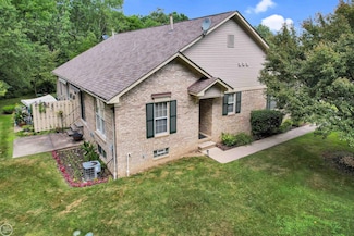 25452 Grove Ct, Flat Rock, MI 48134
