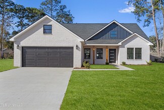 2608 N 8th St, Ocean Springs, MS 39564