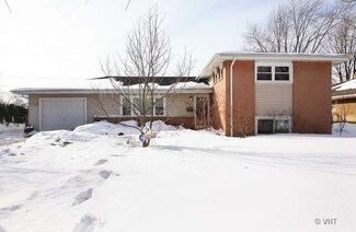 1316 Huber Ln, Glenview, IL 60026