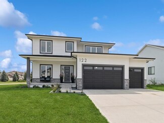 122 S 91st St, West Des Moines, IA 50266
