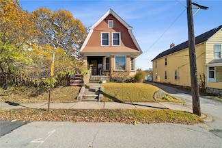 17 E Gaskill Ave, Jeannette, PA 15644