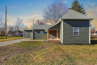 206 N Main St, Kempton, IN 46049