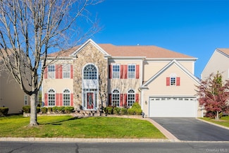 33 Pinehurst Dr, Mount Sinai, NY 11766