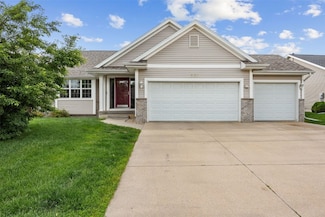 5100 Windy Meadow Cir, Cedar Rapids, IA 52411