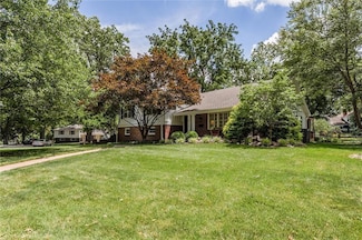 8217 Dearborn Dr, Prairie Village, KS 66208
