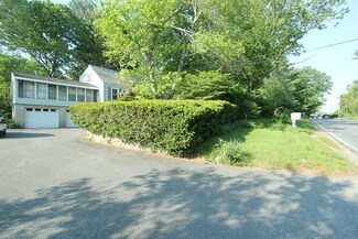 128 Hartford Ave E, Hopedale, MA 01747