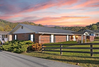 33 Runway Ave, Hazard, KY 41701