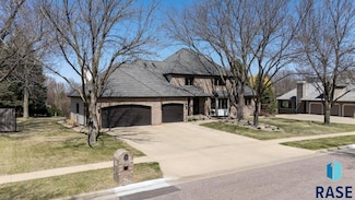 904 W Chicory Ln, Sioux Falls, SD 57108