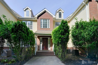 34 Forest Dr, Piscataway, NJ 08854