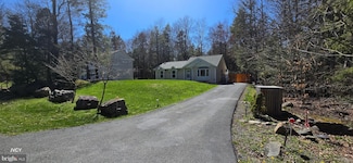 331 Mohansic Ln, Tobyhanna, PA 18466