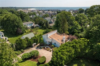 40 Robinson St, Narragansett, RI 02882