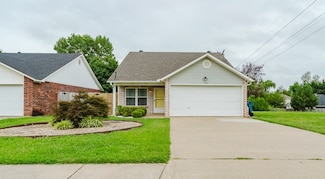 900 SW Tunbridge Dr, Bentonville, AR 72712