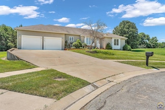 954 SW Woodbridge Ct, Topeka, KS 66606