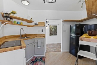 10119 Grandview Dr, La Mesa, CA 91941