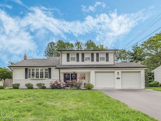 202 Andover Dr, Wayne, NJ 07470