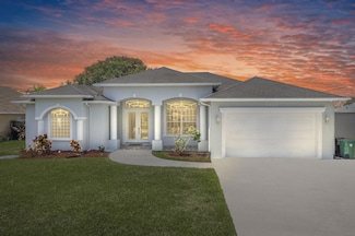 2267 SE Heathwood Cir, Port Saint Lucie, FL 34952