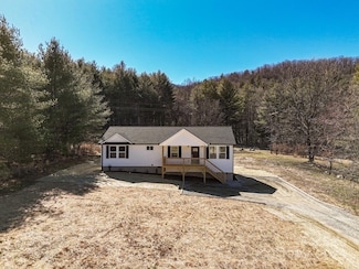 63 Kanes Dr, Hendersonville, NC 28739