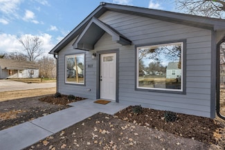 1927 E Looman Ave, Wichita, KS 67219