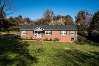 1068 16th Ave NW, Hickory, NC 28601
