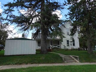 511 Taylor St SW, Waukon, IA 52172