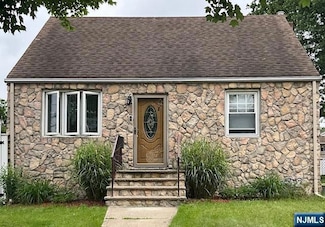 686 Teneyck Ave, Lyndhurst, NJ 07071