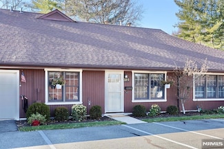 32-3 Tamaron Dr, Waldwick, NJ 07463